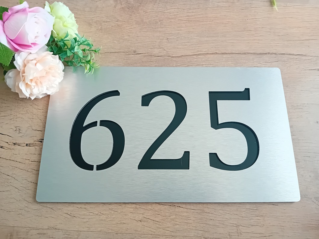 Číslo na dom: Big table