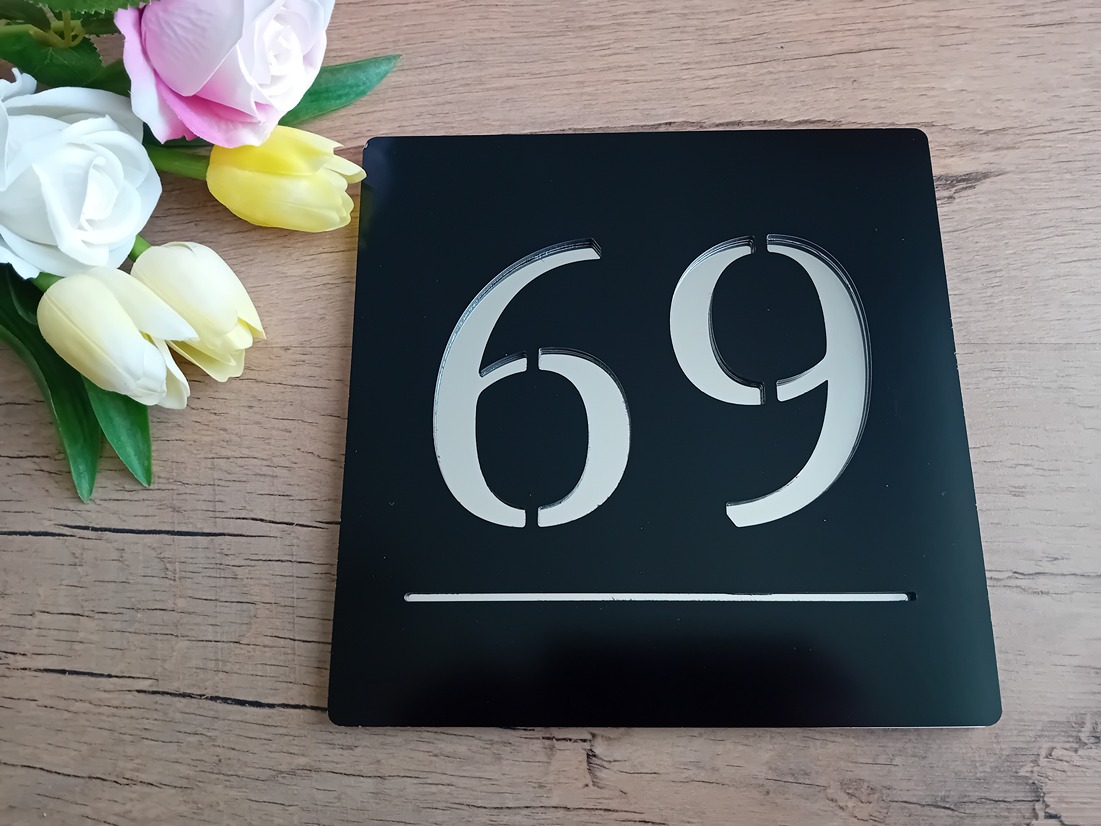 Číslo na dom: Štvorec line