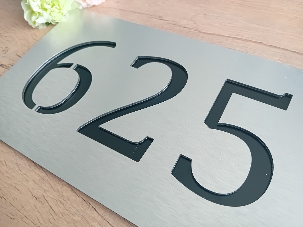 Číslo na dom: Big table