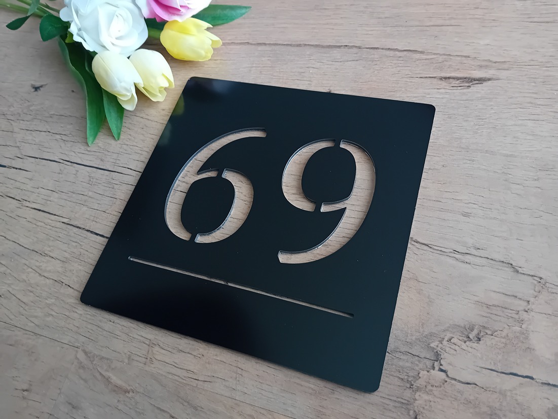 Číslo na dom: Štvorec line